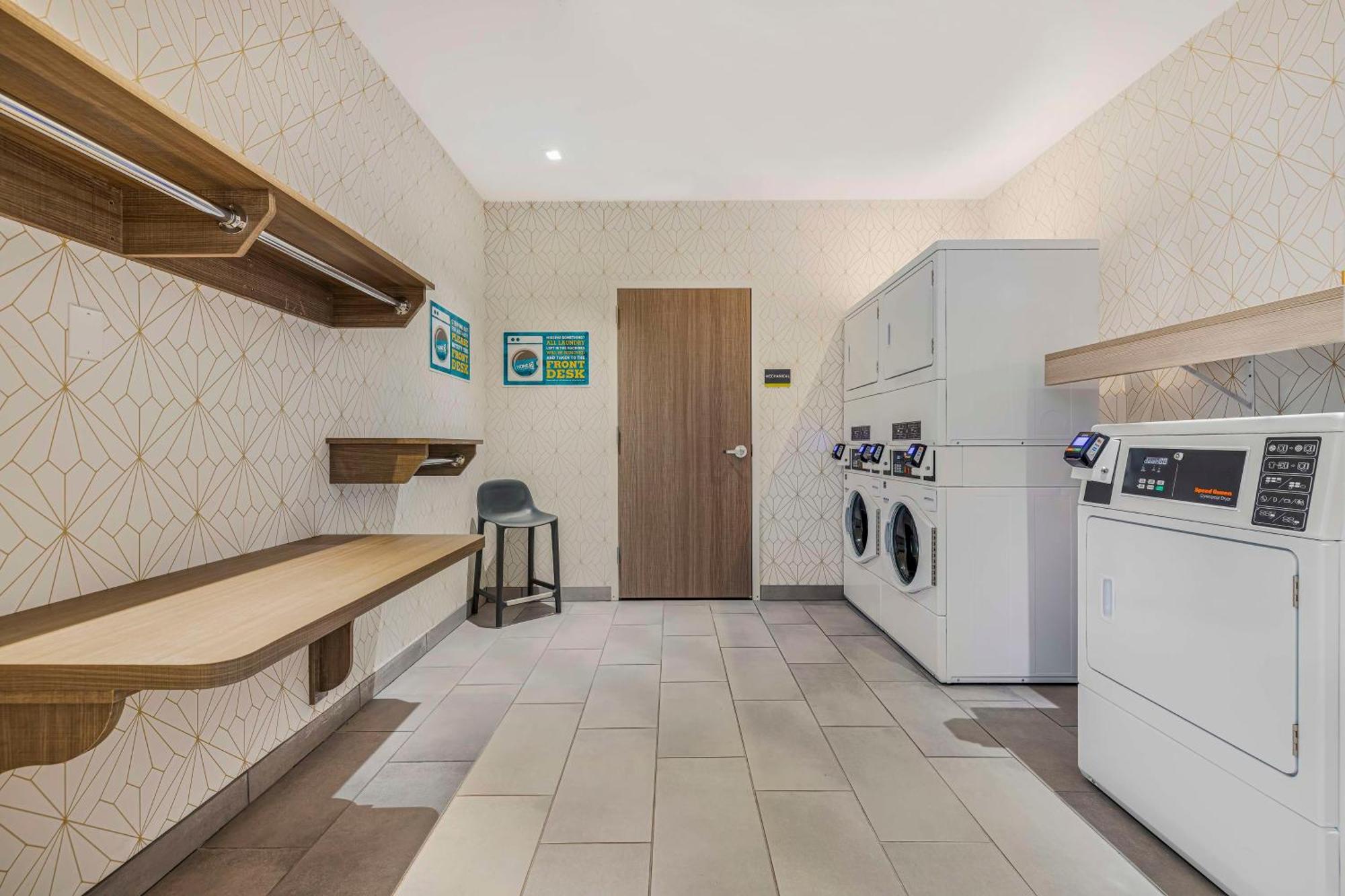 Home2 Suites By Hilton Colorado Springs Airport Екстер'єр фото